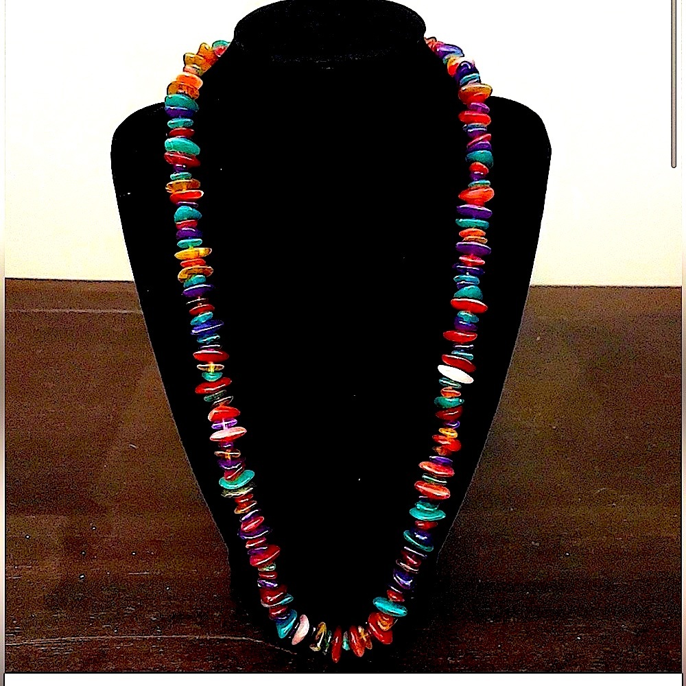 Stacked resin necklace rare find and in excellent condition!